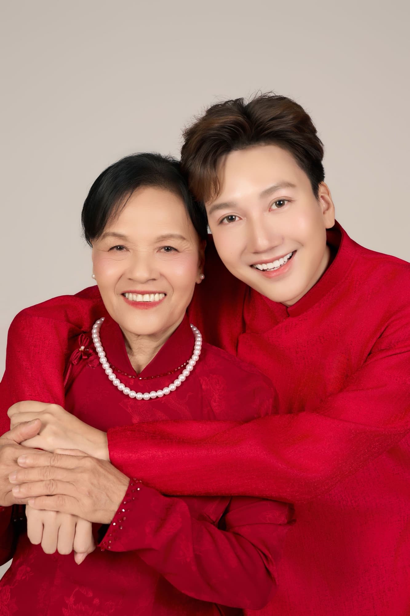 Giờ là con đưa mẹ đi